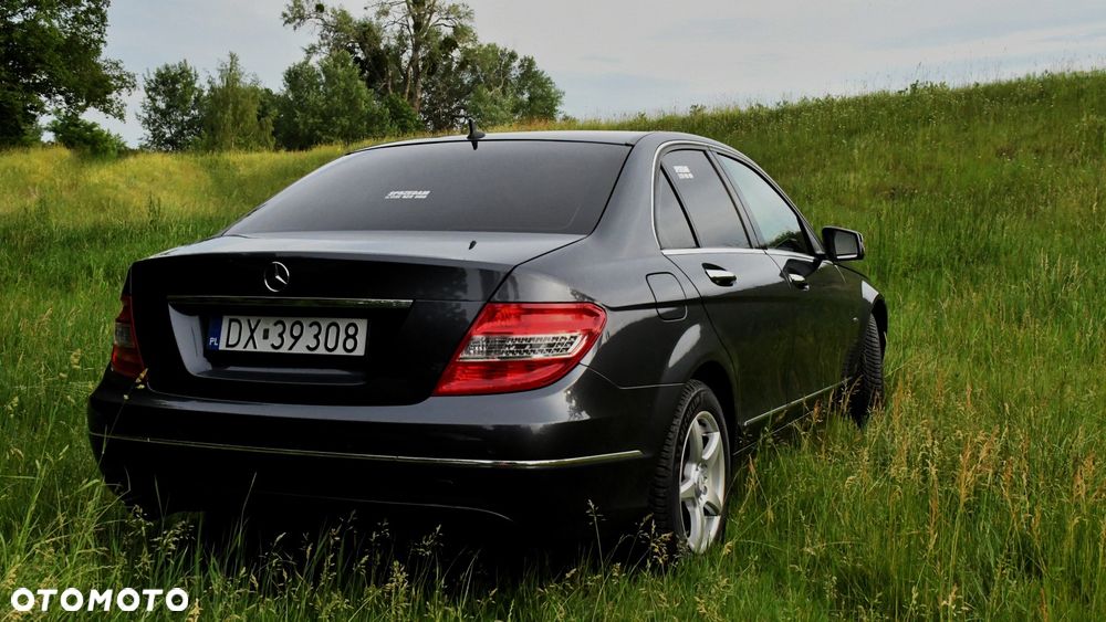 Mercedes-Benz Klasa C 180 CGI Automatik BlueEFFICIENCY Avantgarde - 18