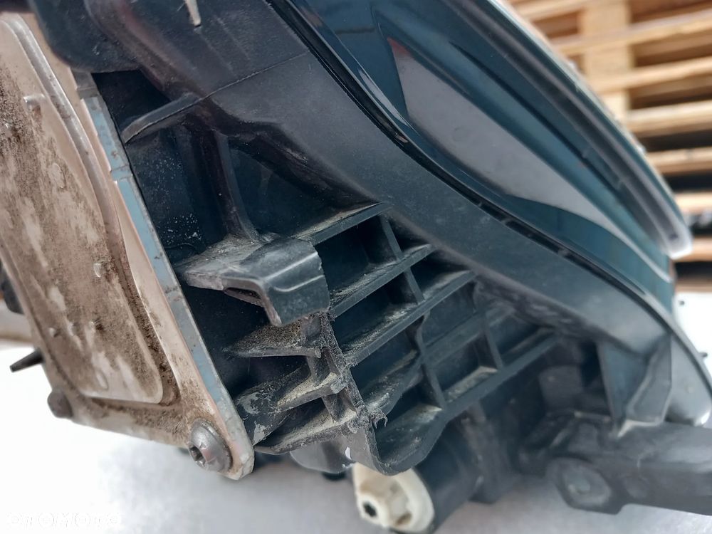 Lampa VOLVO V60 S60 przód/przednia prawa OE AECY6 - 15