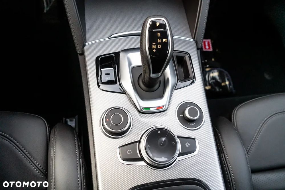Alfa Romeo Stelvio 2.0 Turbo Veloce Q4 - 25
