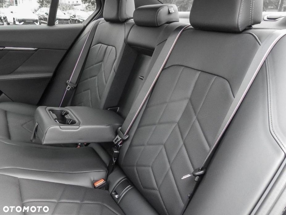 BMW Seria 5 520d xDrive mHEV M Sport - 16