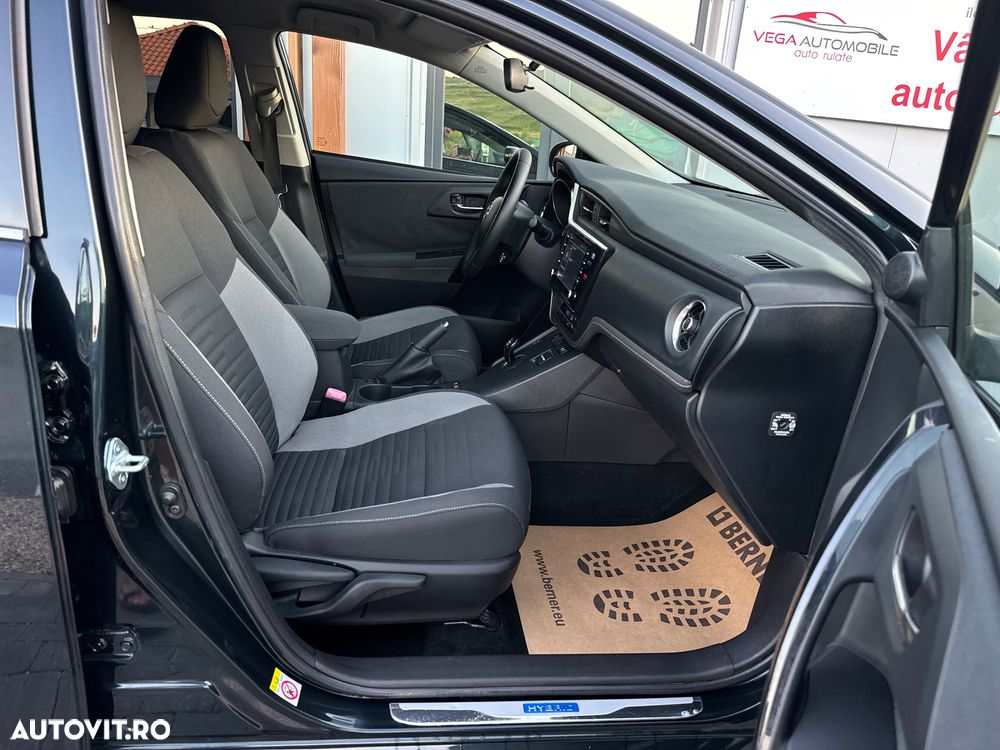 Toyota Auris 1.8 L VVT-i Hybrid Sol - 24