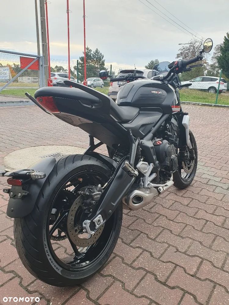 Triumph Trident - 32