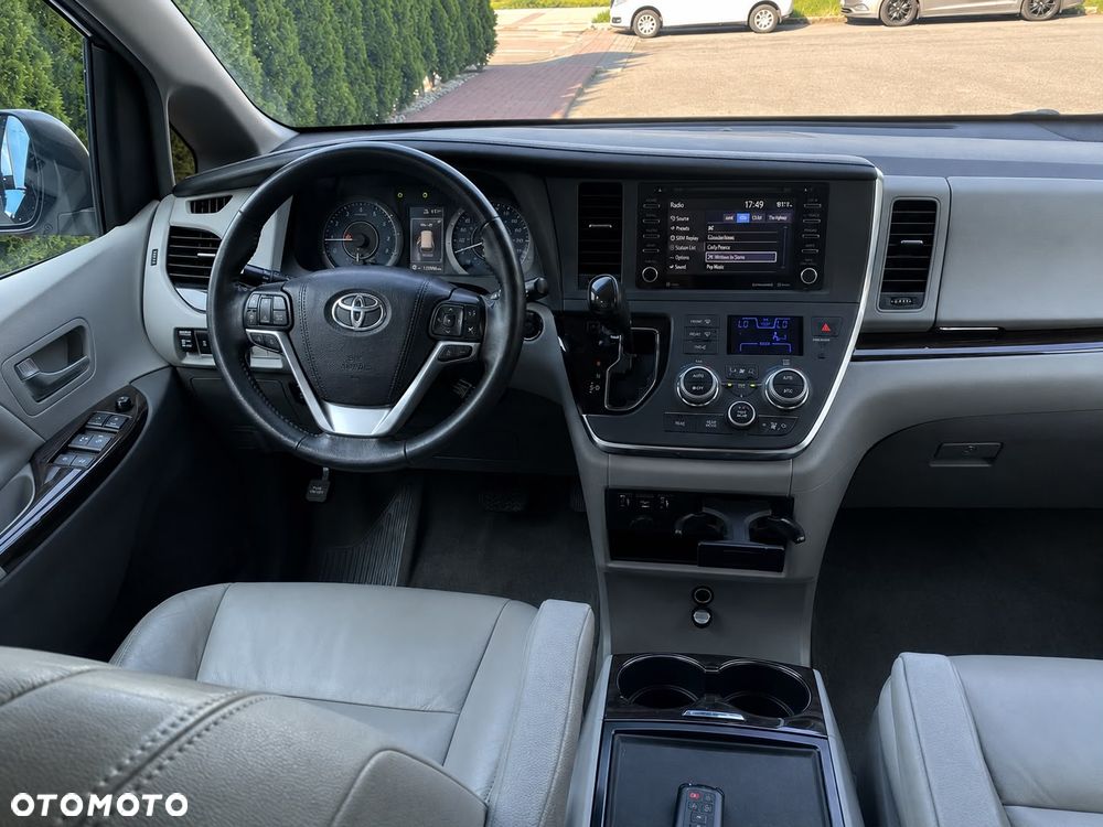 Toyota Sienna 3.5 V6 - 8