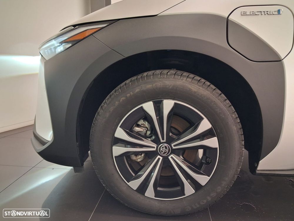 Toyota bZ4X - 12
