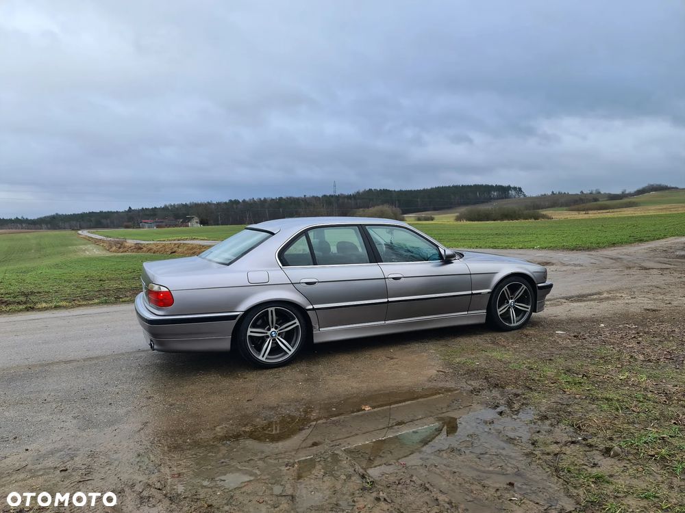 BMW Seria 7 740i V8 - 6