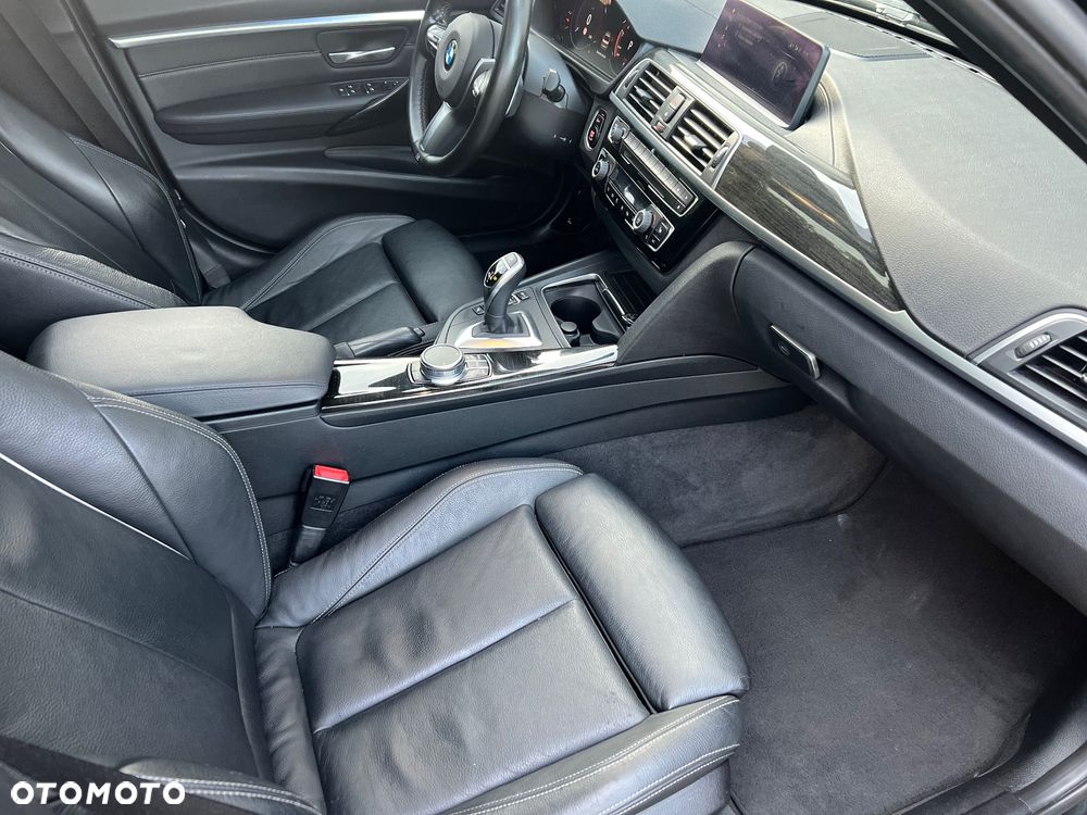 BMW Seria 3 330i xDrive Edition M Sport Shadow - 24