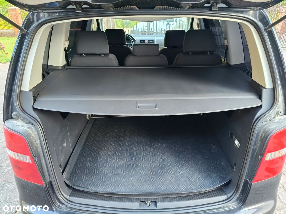 Volkswagen Touran - 15