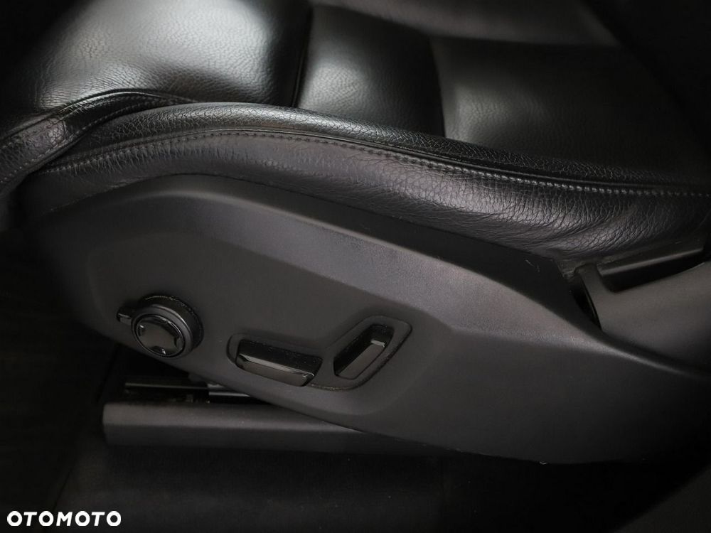 Volvo XC 90 T8 AWD Twin Engine Geartronic Momentum - 40