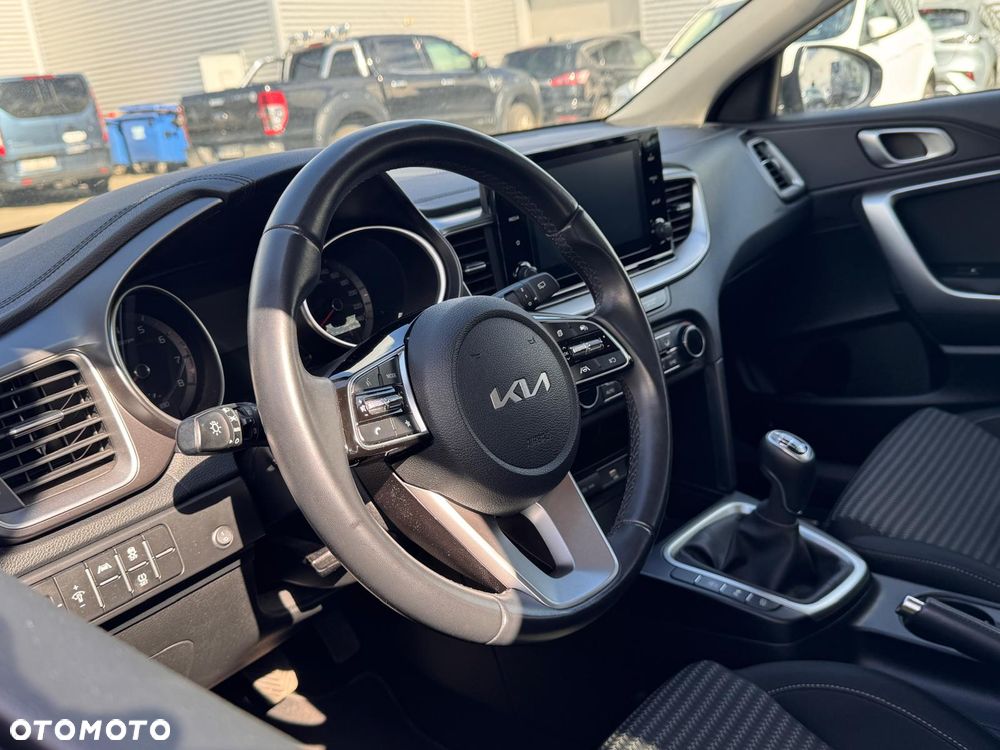 Kia Ceed 1.5 T-GDI M - 13