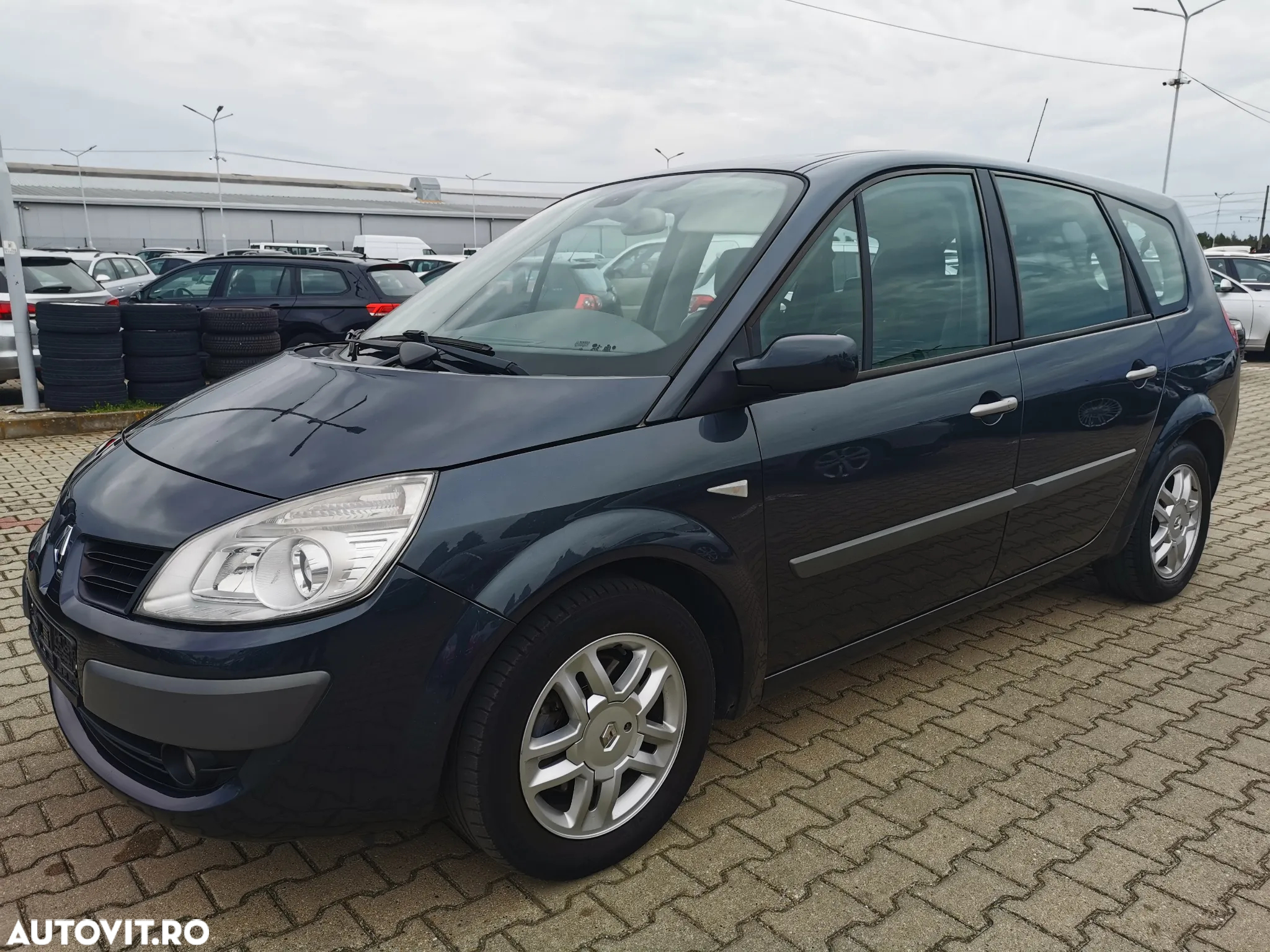 Renault Grand Scenic 1.9 dCi FAP Dynamique - 2