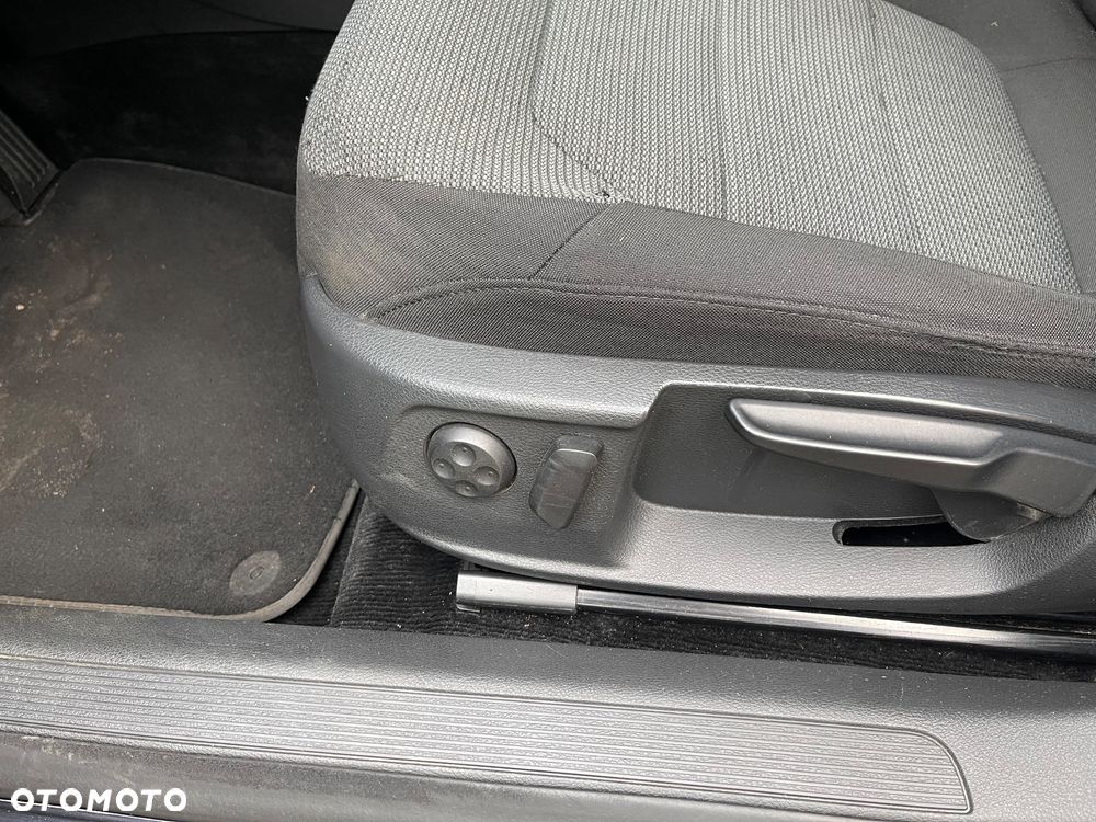 Volkswagen Passat Variant 2.0 TDI BlueMotion Technology DPF Comfortline - 26