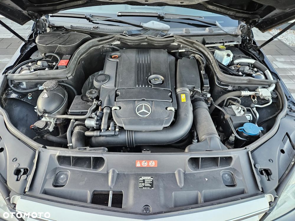 Mercedes-Benz Klasa C 180 CGI BlueEFFICIENCY Avantgarde - 12