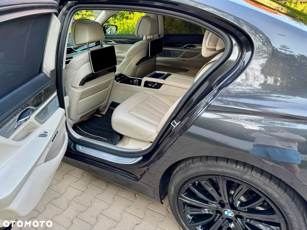 BMW Seria 7 750Li xDrive - 15