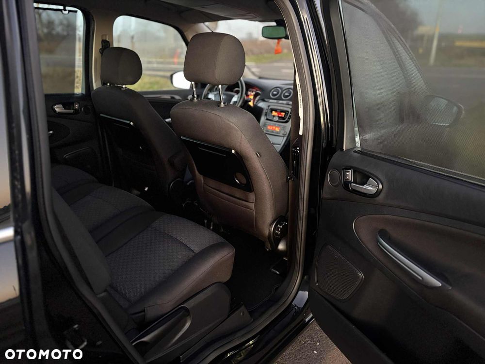 Ford Galaxy 2.0 Ghia - 28