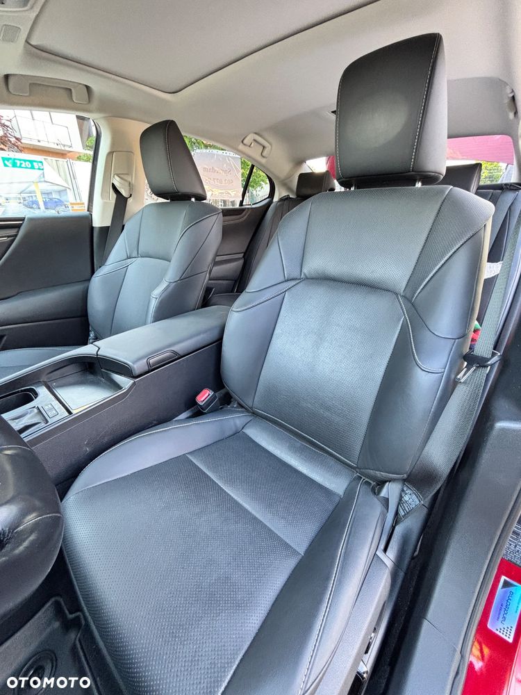 Lexus ES 300h Business Edition + - 15