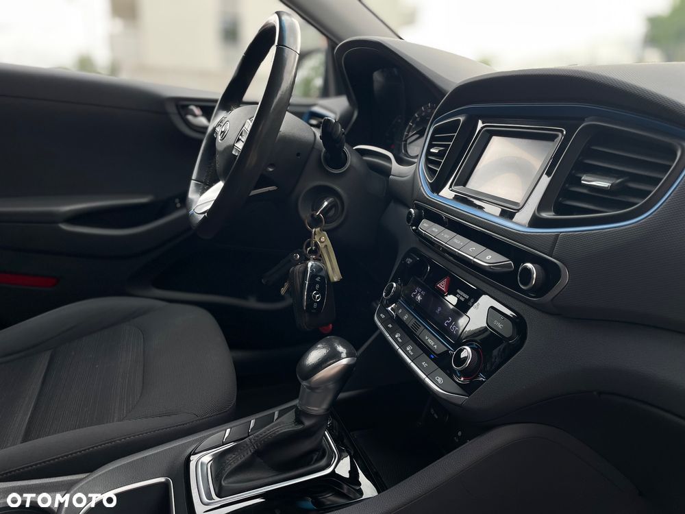 Hyundai IONIQ Hybrid Business - 27