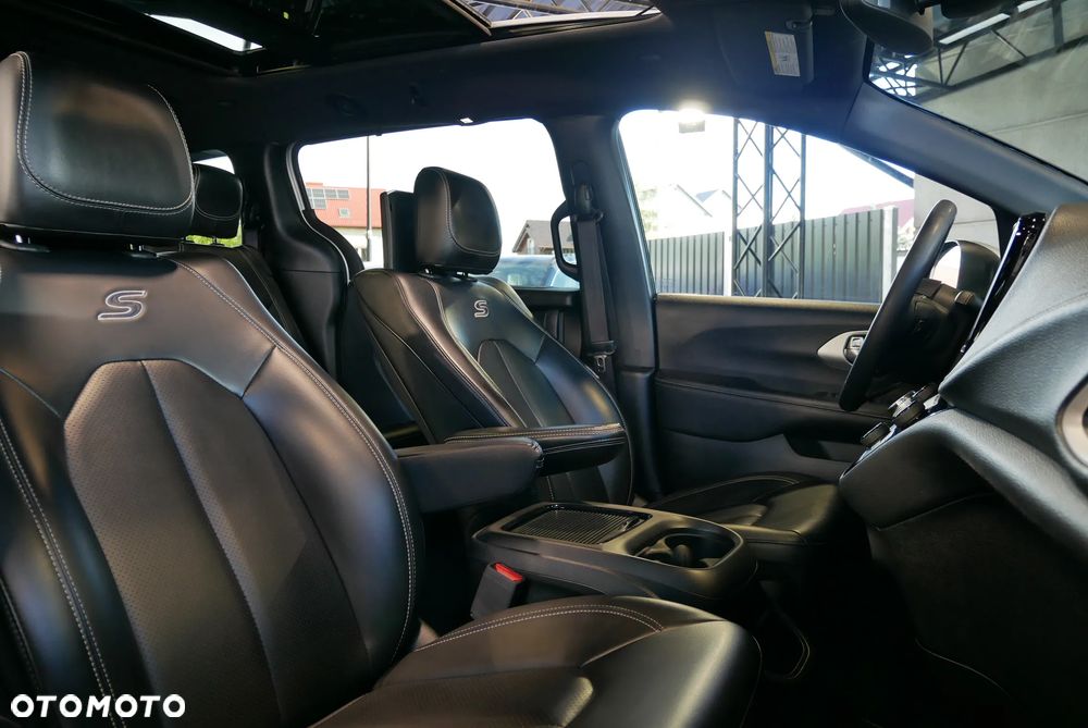 Chrysler Pacifica - 11