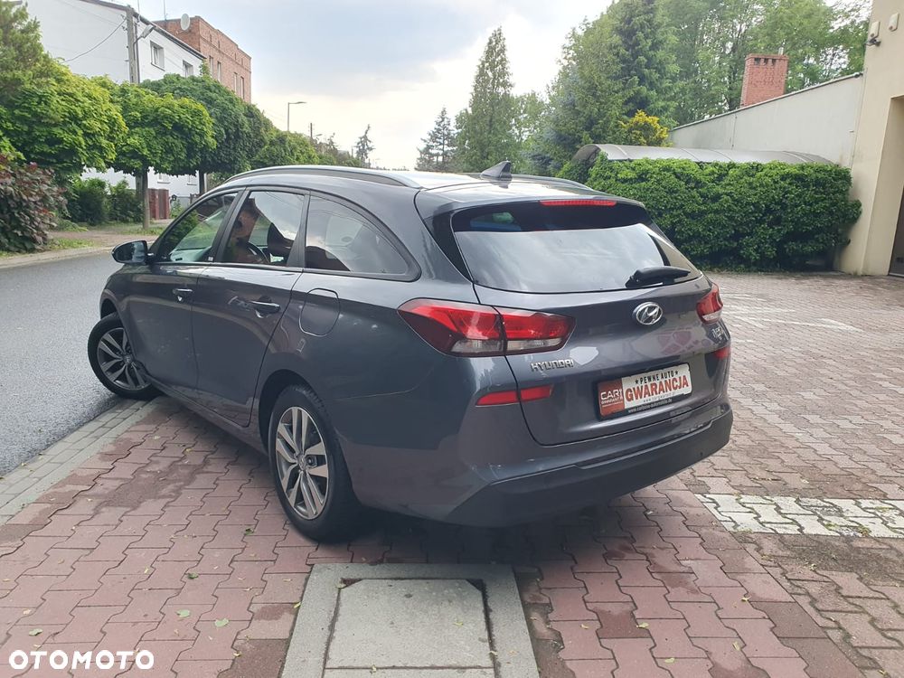 Hyundai i30 blue Kombi 1.4 YES Silver - 38