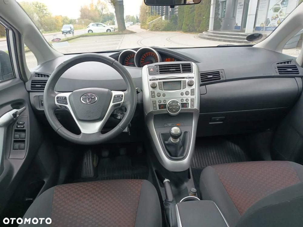 Toyota Verso 1.8 Premium 7os - 11