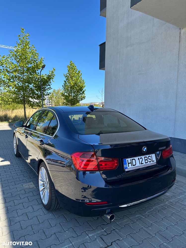 BMW Seria 3 320i Aut. Luxury Line - 4
