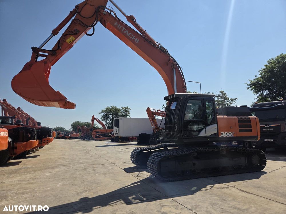 Hitachi ZX300LC-6, 2020, 8.155h, cupa NOUA 1,8m, 31,3 tone, protectie cabina, inst picon pe brate, gresare automata, lant 90% bun doar 700h deplasare, ad sapare 8m, motor Isuzu, 3 pompe hidr HITACHI, camera spate si laterale, STARE BUNA, 94.900 Eur+Tva - 24
