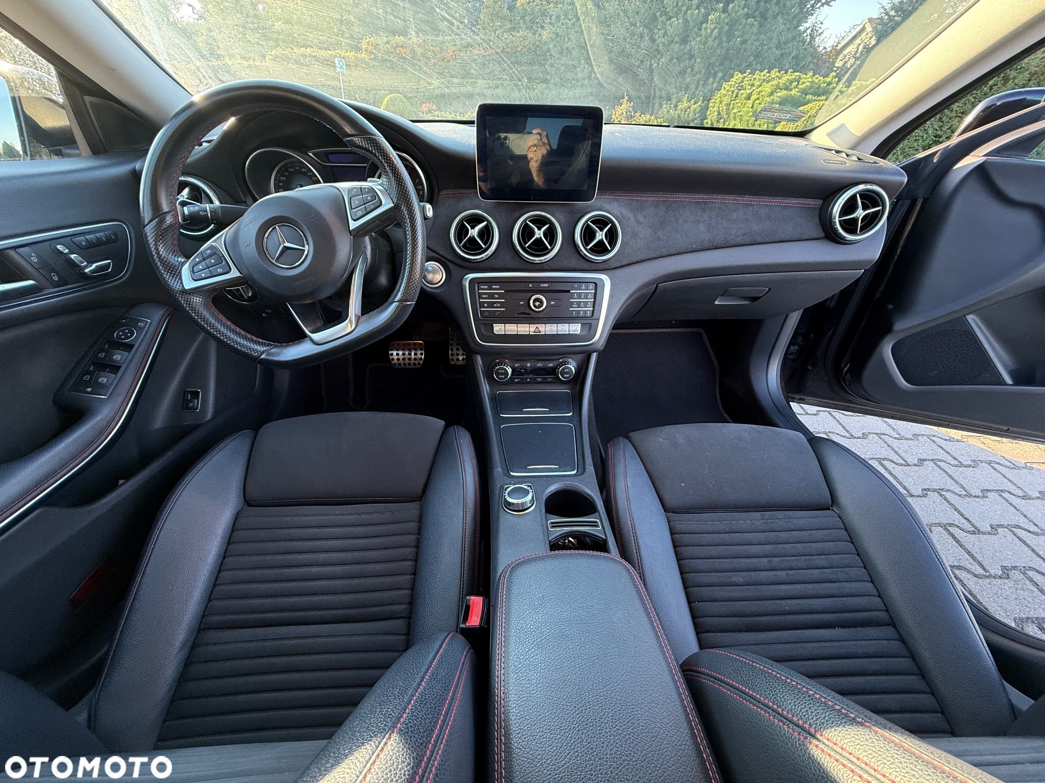 Mercedes-Benz CLA 220 4-Matic AMG Line - 8
