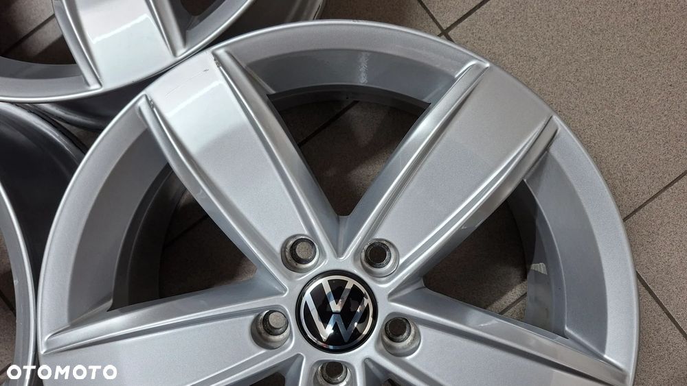 Felgi Aluminiowe 17 VW Passat B8 5x112 ET 41 Corvara - 7