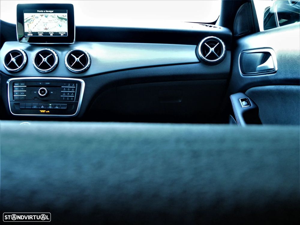 Mercedes-Benz GLA 180 d AMG Line - 19