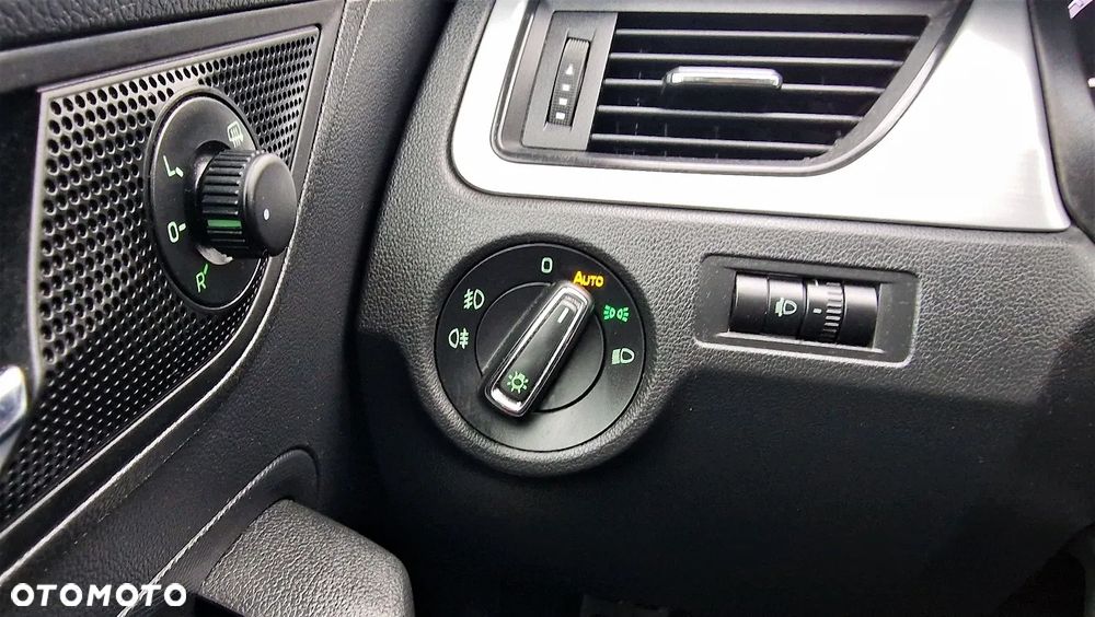 Skoda RAPID Spb 1.0 TSI Style - 17