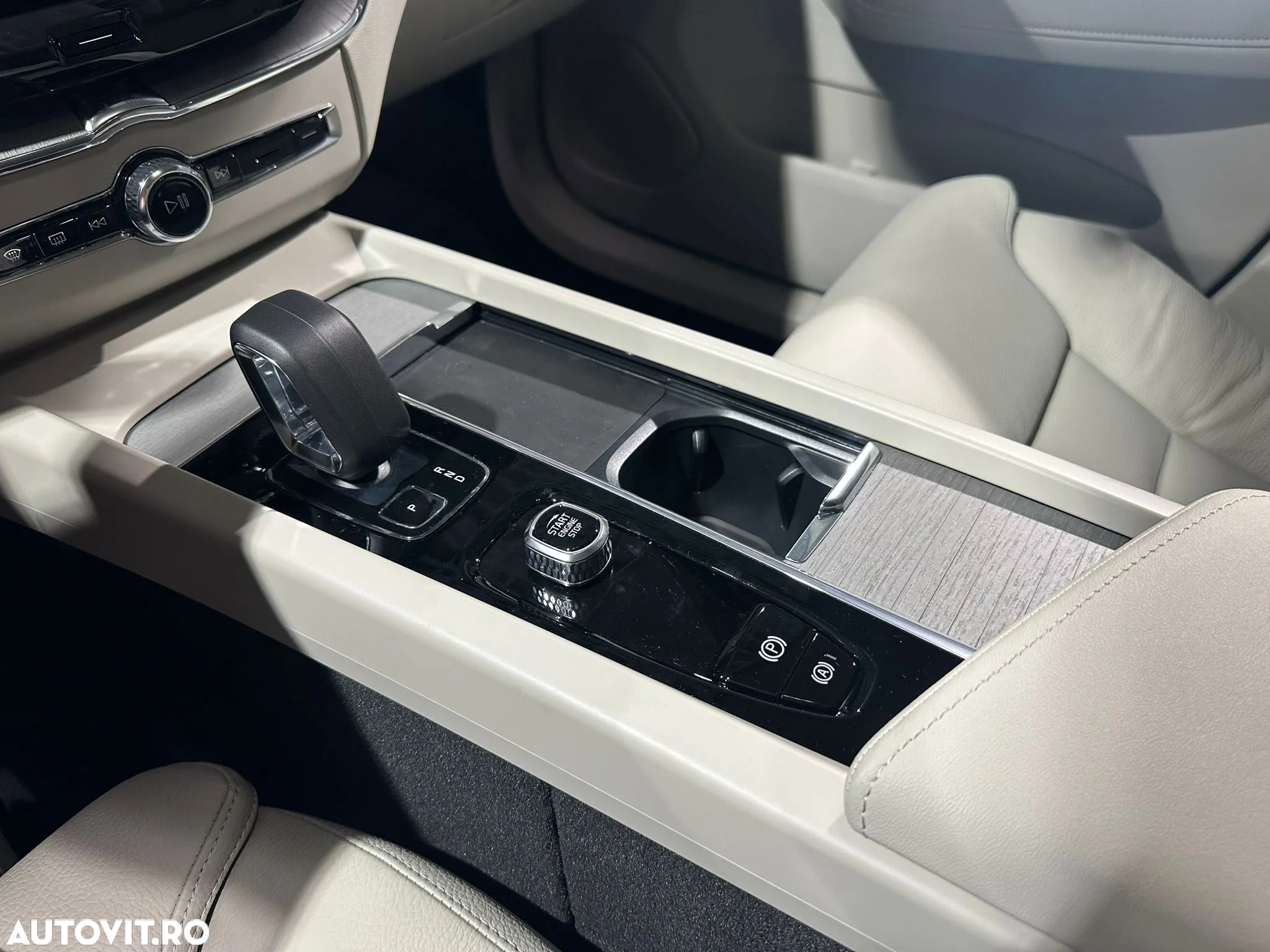 Volvo XC 60 T6 AWD AT PHEV Plus Dark - 9