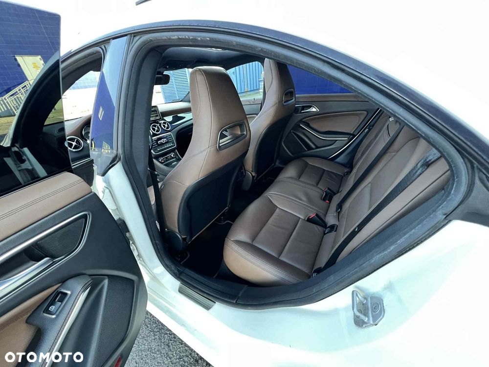 Mercedes-Benz CLA 200 CDI 7G-DCT AMG Line - 28