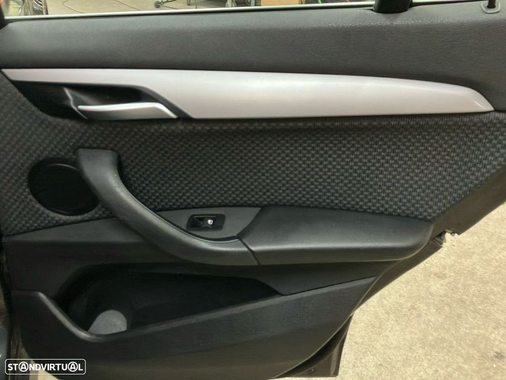 BMW X1 25 e xDrive - 22