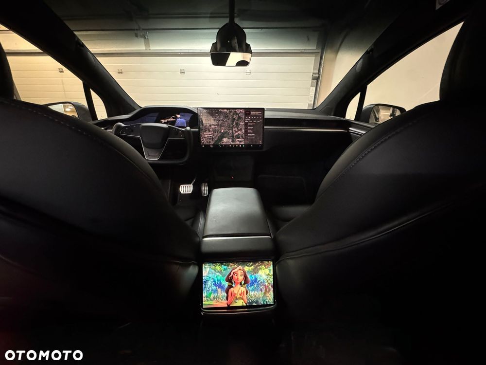 Tesla Model X - 23