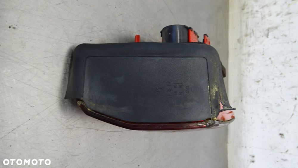 LAMPA PRAWA TYLNA W KLAPIE ALFA ROMEO 159 JTDM - 7