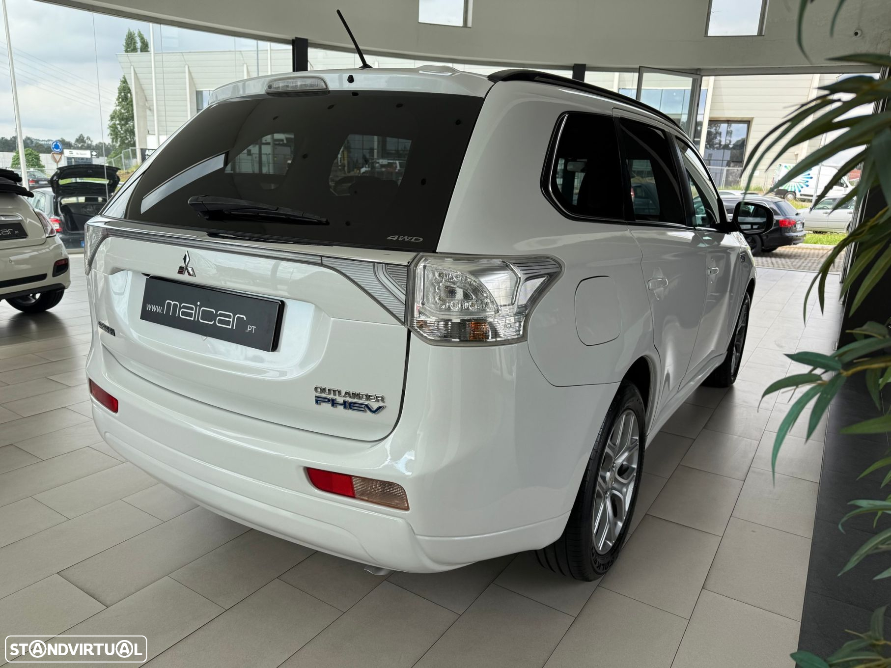 Mitsubishi Outlander 2.0 PHEV Intense Navi - 26