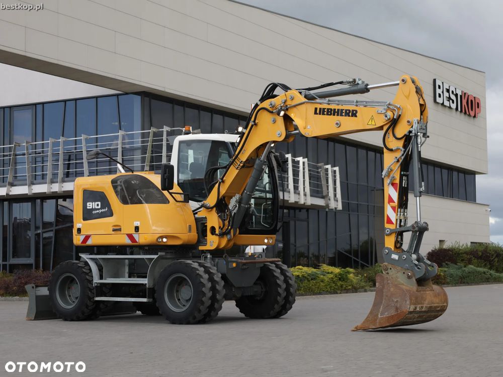 Liebherr A910 Compact - 1