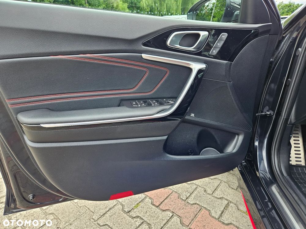 Kia ProCeed - 10