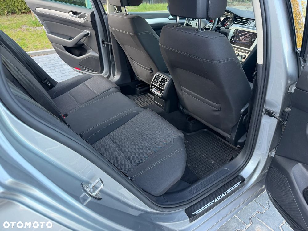 Volkswagen Passat 2.0 TDI SCR DSG Comfortline - 18