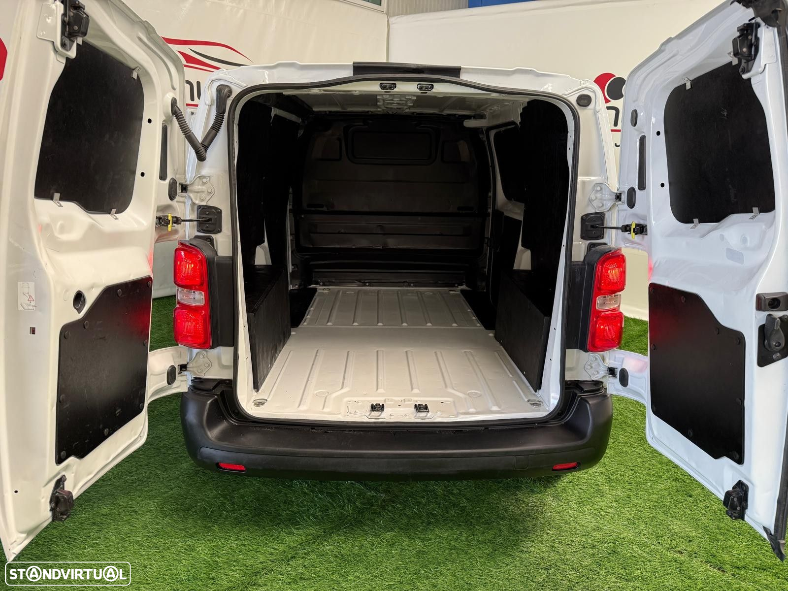 Opel Vivaro 1.5 CDTi L1H1 Essentia - 11