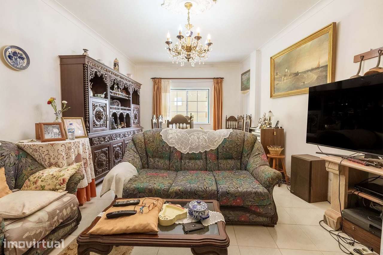 MORADIA T4 COM GARAGEM PARA VENDA EM ESPICHE - Grande imagem: 4/31