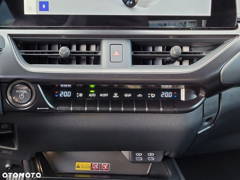 Lexus UX 300h F Sport Design - 22