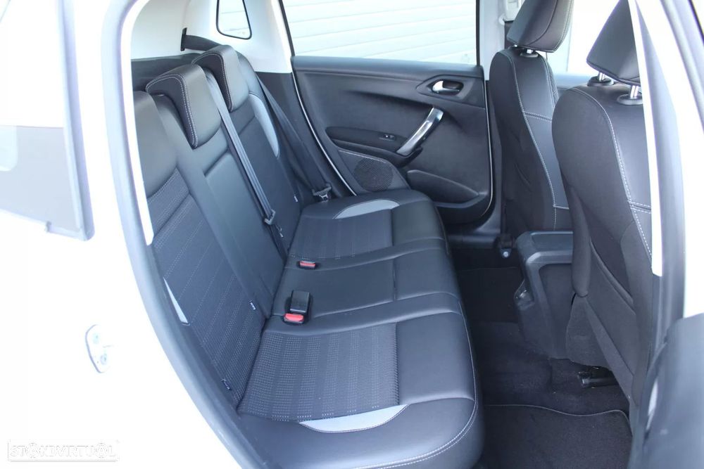 Peugeot 2008 1.2 PureTech Allure - 12