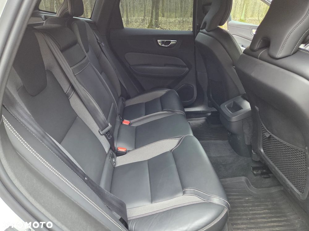 Volvo XC 60 B4 B R-Design - 12