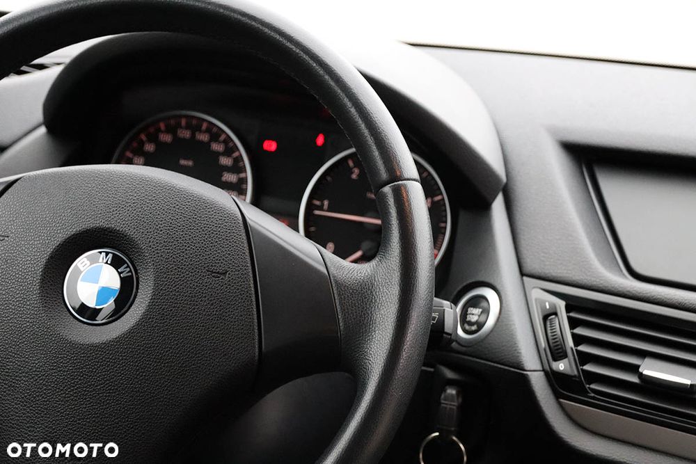 BMW X1 sDrive18d xLine - 32