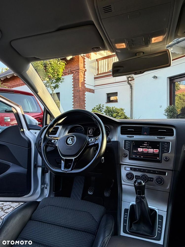 Volkswagen Golf - 11