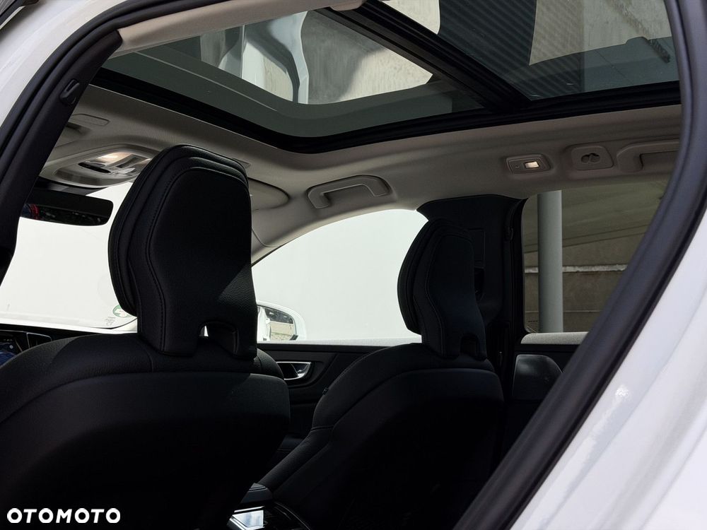 Volvo V60 Cross Country - 13