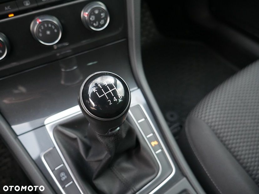 Volkswagen Golf 1.5 TSI BMT Comfortline - 25