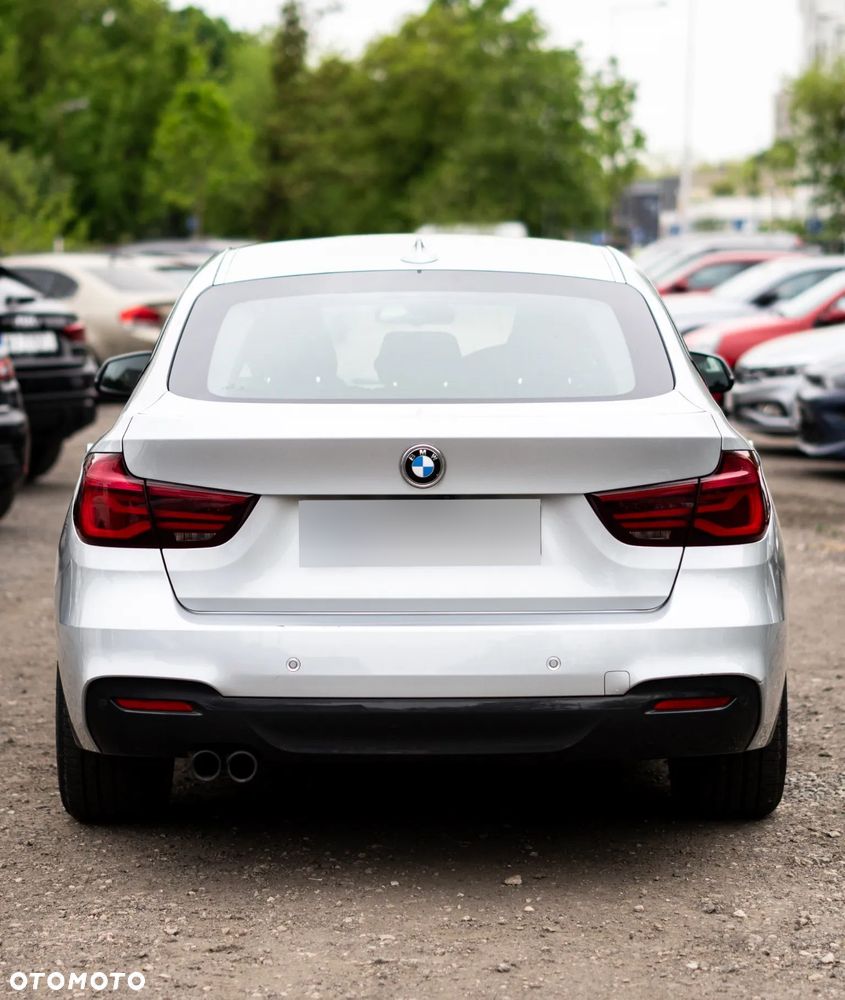 BMW 3GT 330i xDrive M Sport - 15
