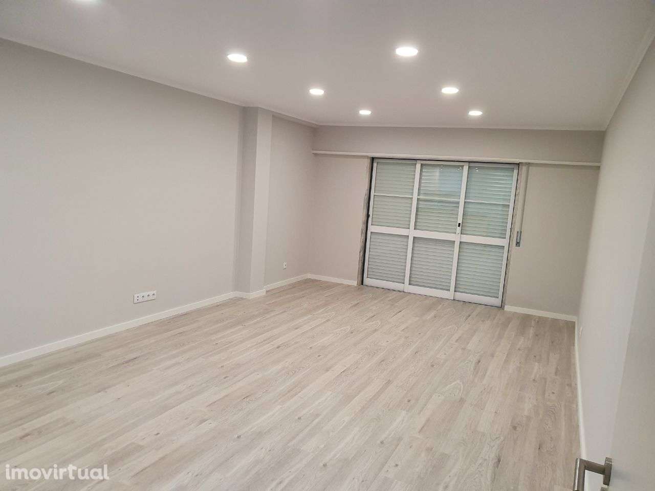 Apartamento T1 Remodelado Massamá Norte - Grande imagem: 2/16