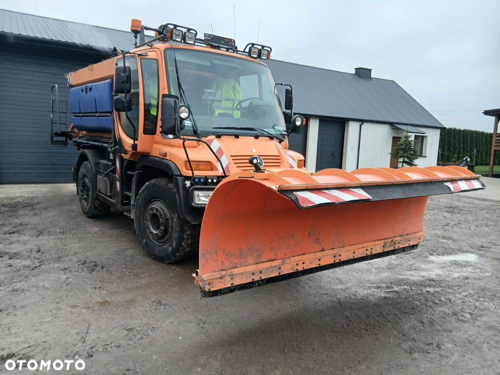 Mercedes-Benz Unimog U 400 - 4